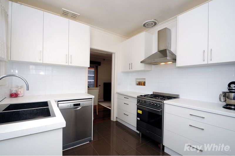 10 Lewis Street, Mount Waverley, VIC Residential House Sold