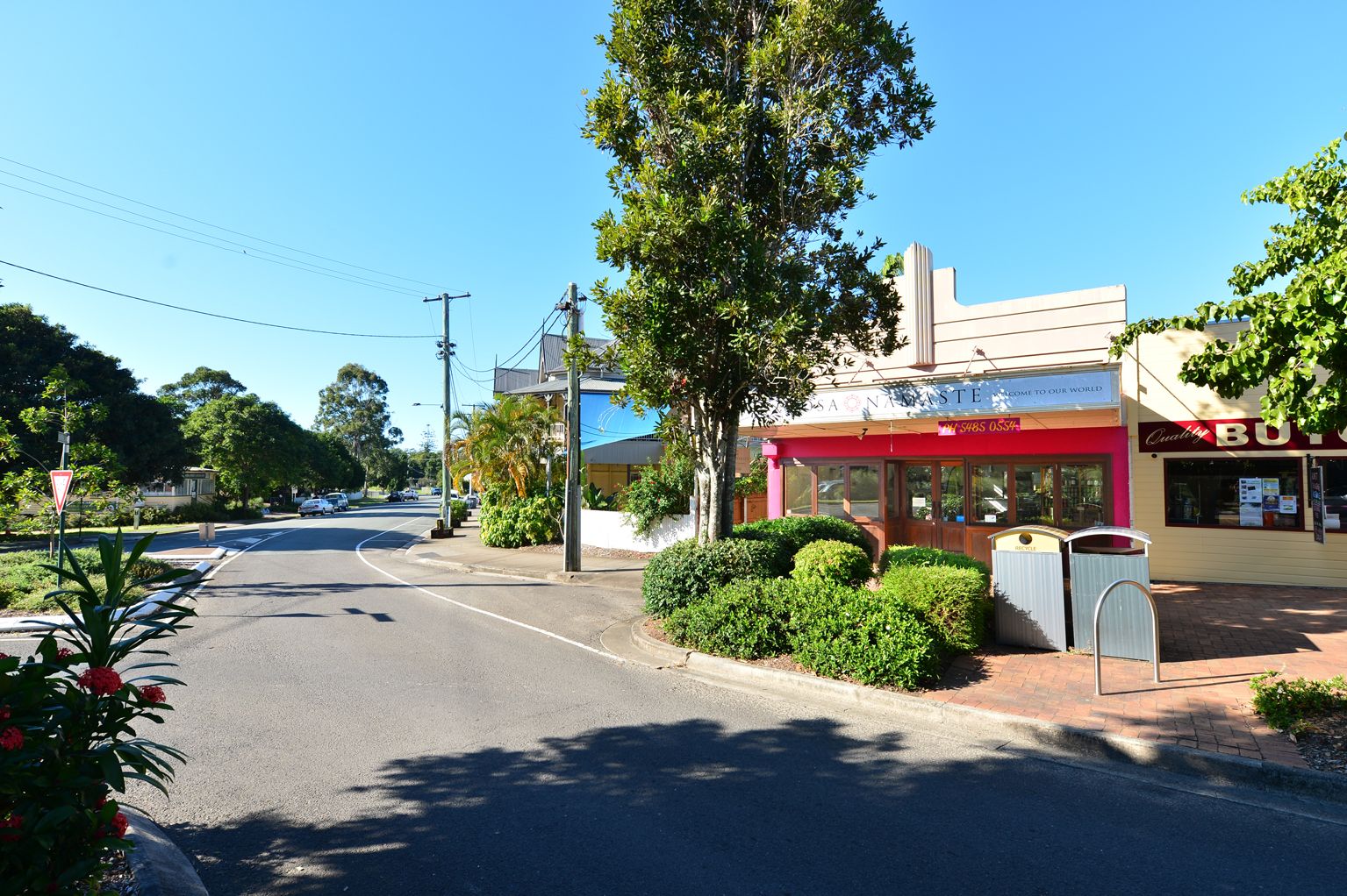 Commercial Retail Property Sold Pomona, QLD 2 Memorial Avenue