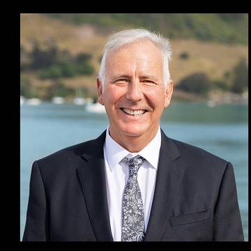 Wayne Olver, Auctioneer at Ray White Papamoa