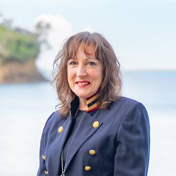 Therese Leslie, Licensee Salesperson / Therese & Partners at Ray White Mairangi Bay