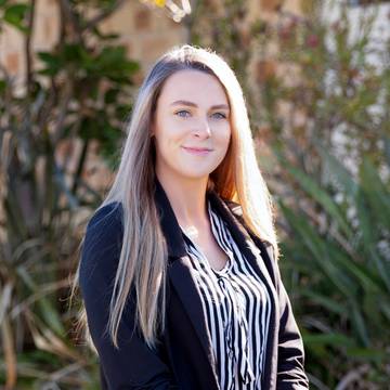 Amanda Fryer, Office Administrator - Licensee Salesperson at Ray White Auckland West Commercial