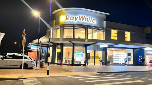 Ray White Orewa photo 0