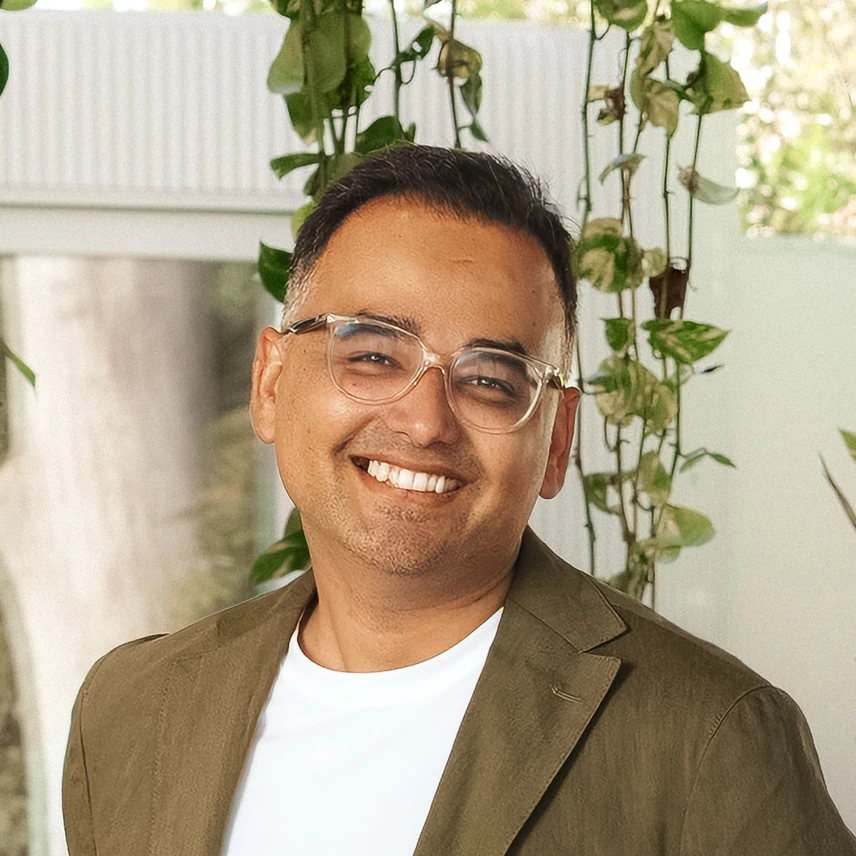 Avi Khan