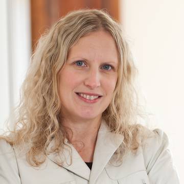 Leanne Glavin, Administrator at Ray White Next Step Realty