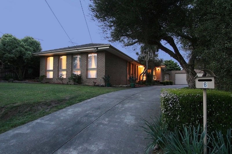 6 McGuigan Grove, Ferntree Gully, VIC 3156