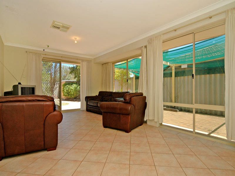 12 Chungking Grove, STRATTON WA 6056