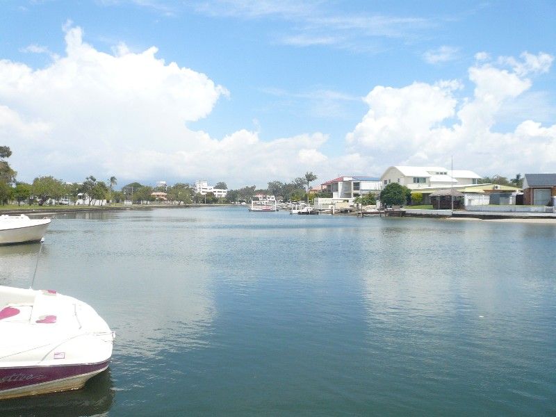 6 Back Street, BIGGERA WATERS QLD 4216
