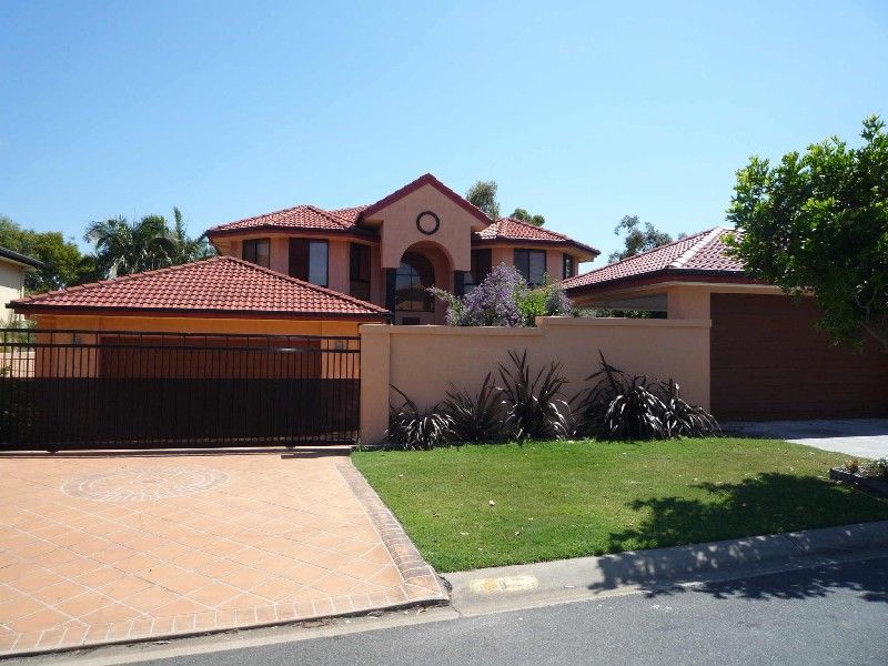 9 Maltravers Drive, ARUNDEL QLD 4214