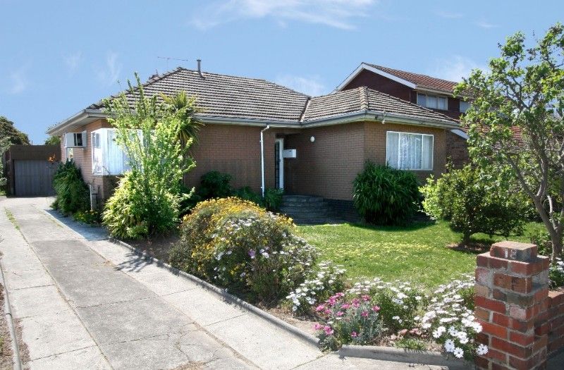 18 May Street, MACLEOD VIC 3085