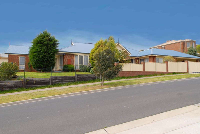 2 Bottlebrush Court, Langwarrin VIC 3910