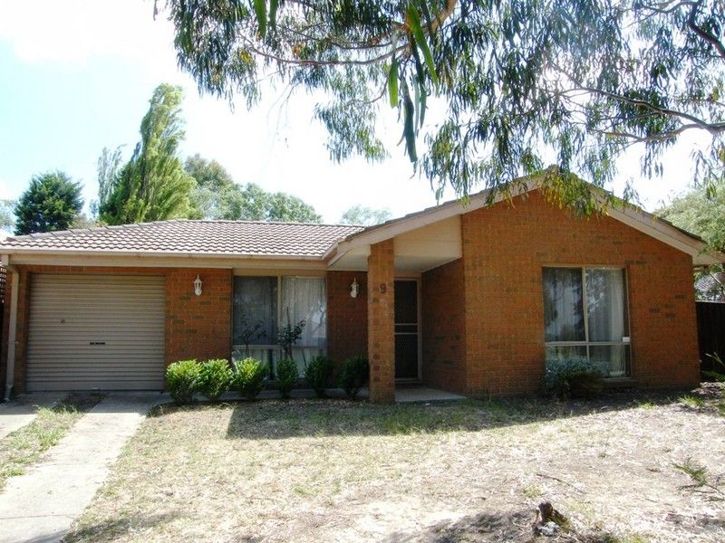 9  Bowen Court, BERWICK VIC 3806
