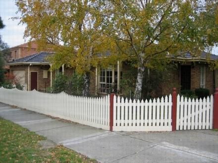 2  Emma Place, DINGLEY VILLAGE VIC 3172