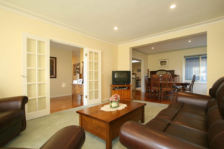 33 Hillside Road, Mount Waverley, VIC 3149