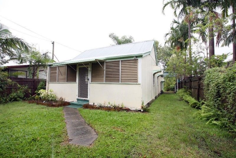 4 Leigh Street, WEST END QLD 4810