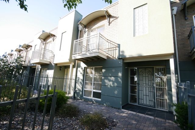 34 Sir Ross Smith Boulevard, OAKDEN SA 5086