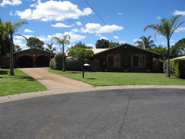 9   Diane Court, CENTENARY HEIGHTS QLD 4350