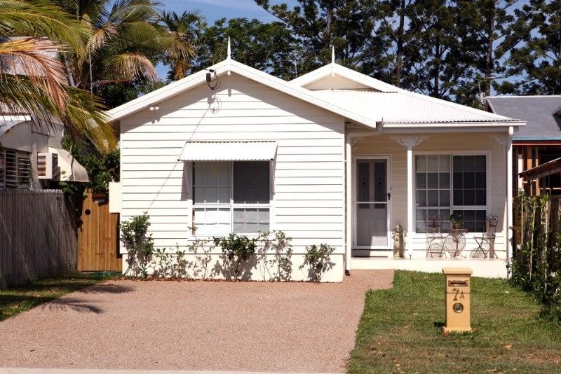 7 Edwards Street, WEST END QLD 4810