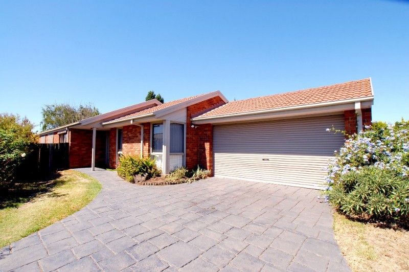 39 Vista Crescent, ROWVILLE VIC 3178