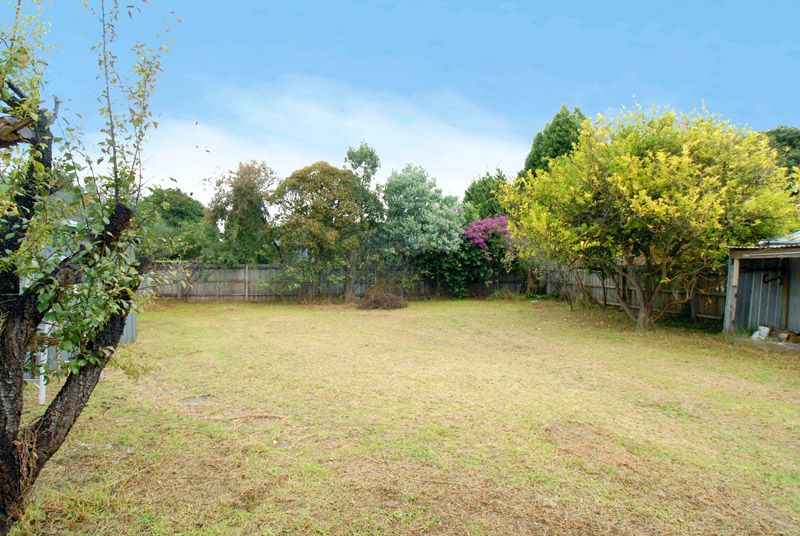 18   Kurrajong Avenue, GLEN WAVERLEY VIC 3150