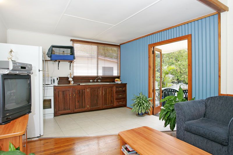 37 Bundilla Parade, Berkeley Vale NSW 2261
