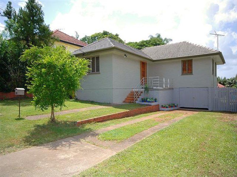 20 Iris Street, HOLLAND PARK WEST QLD 4121