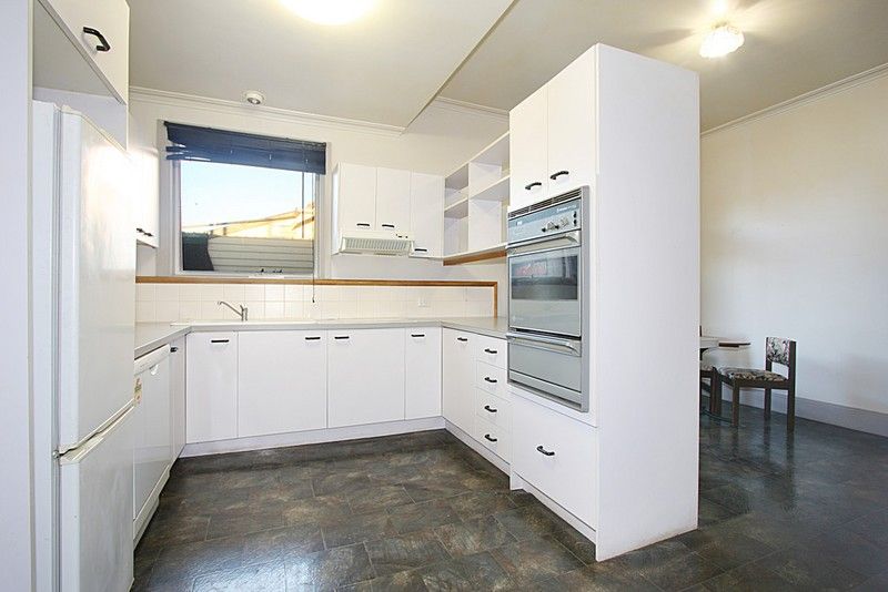 63 Carlisle Crescent, Hughesdale, VIC 3166