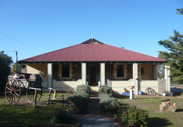 2 Graham Street, BURRA SA 5417