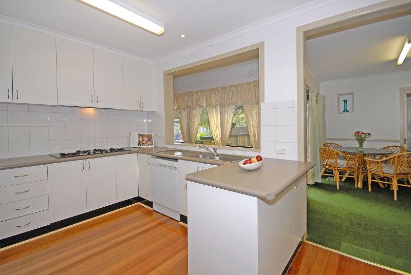 11  Hampstead Crescent, GLEN WAVERLEY VIC 3150