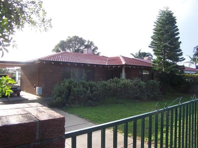 16 Ilex Way, FORRESTFIELD WA 6058