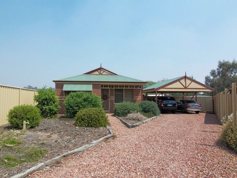 4 Bassett Drive, STRATHFIELDSAYE VIC 3551