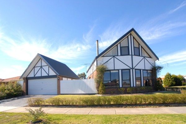 2 Woodvale Drive, CARRUM DOWNS VIC 3201