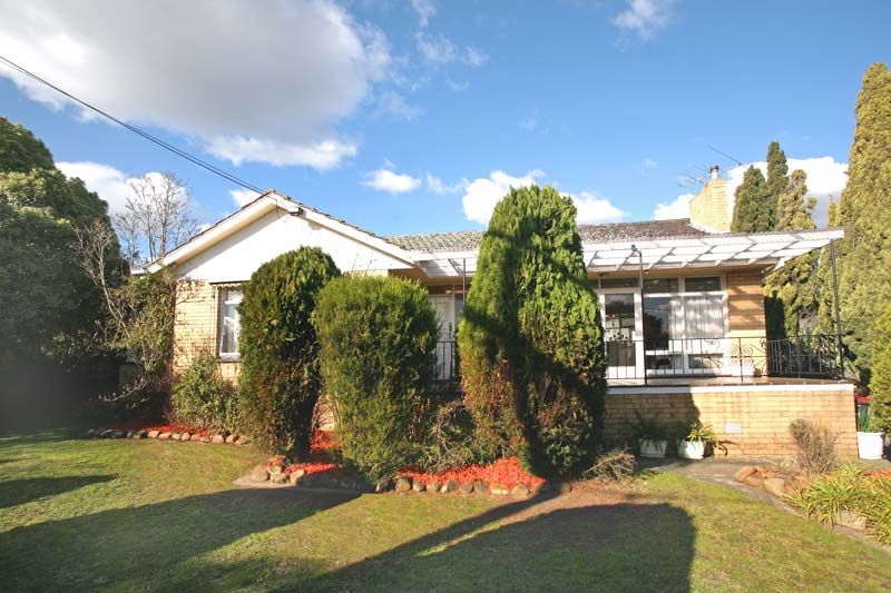 10  Joyce Avenue, GLEN WAVERLEY VIC 3150