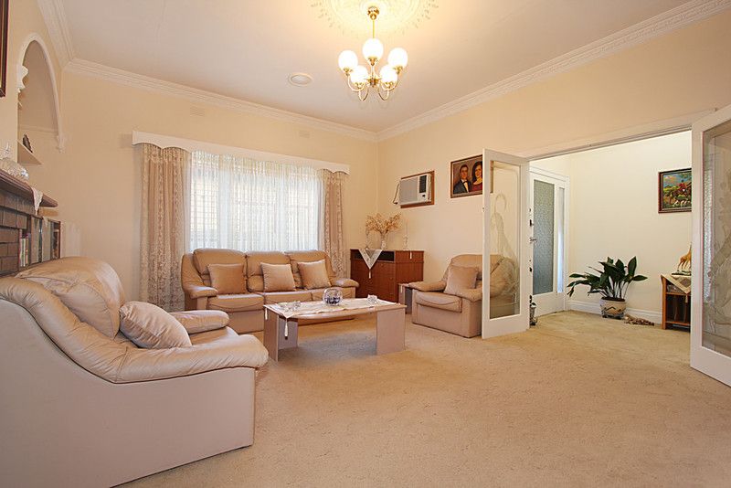 143 Kangaroo Road, Hughesdale, VIC 3166