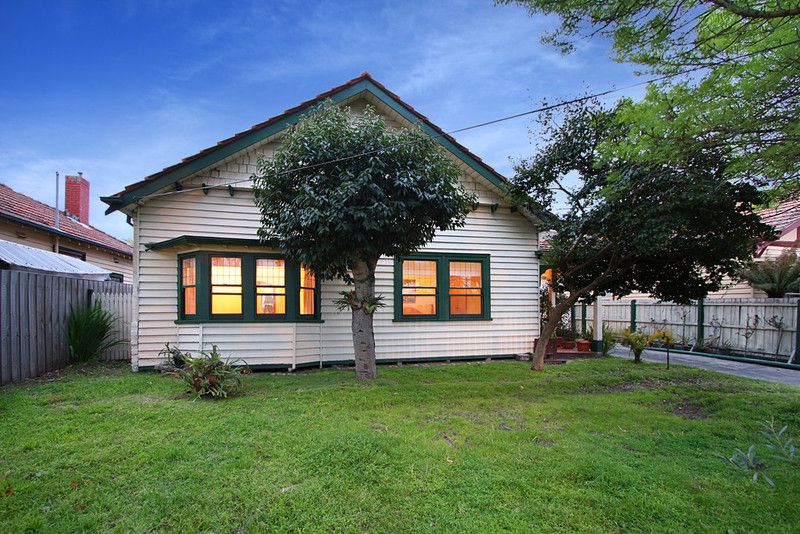 143 Kangaroo Road, Hughesdale VIC 3166