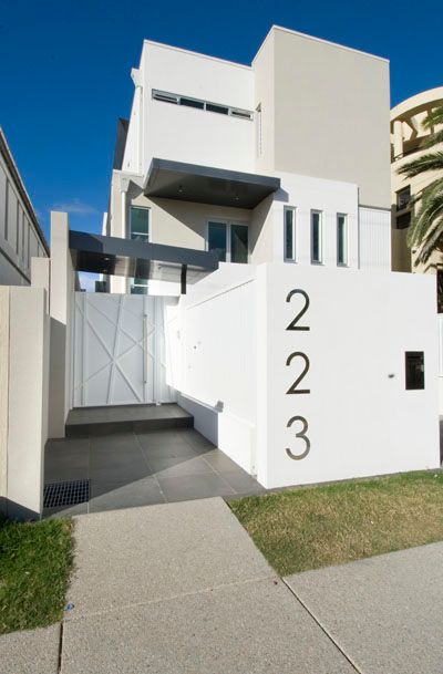 223 Hedges Avenue, MERMAID BEACH QLD 4218