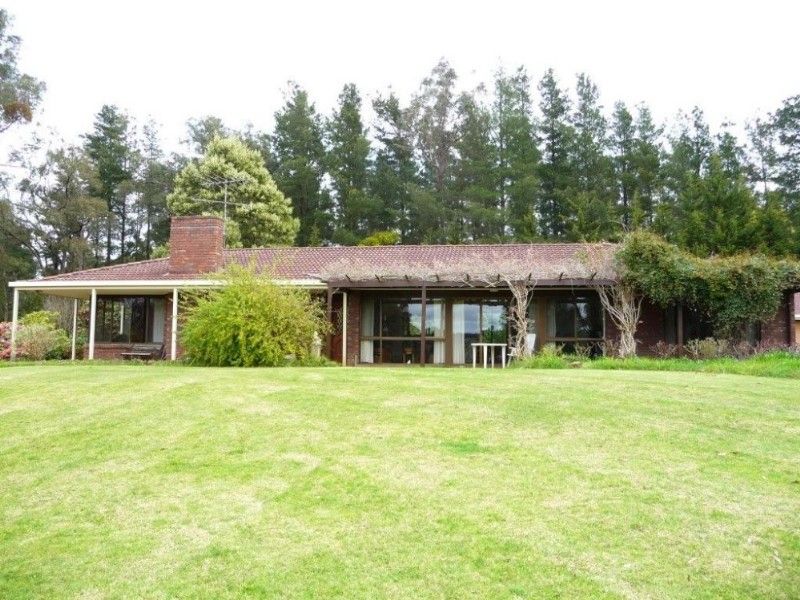 295 Mann Road, PAKENHAM UPPER VIC 3810