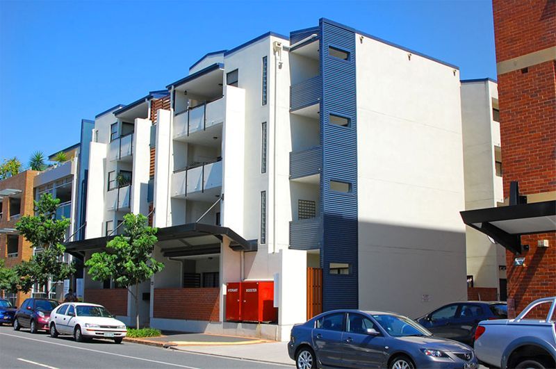 120  Commercial Road, TENERIFFE QLD 4005