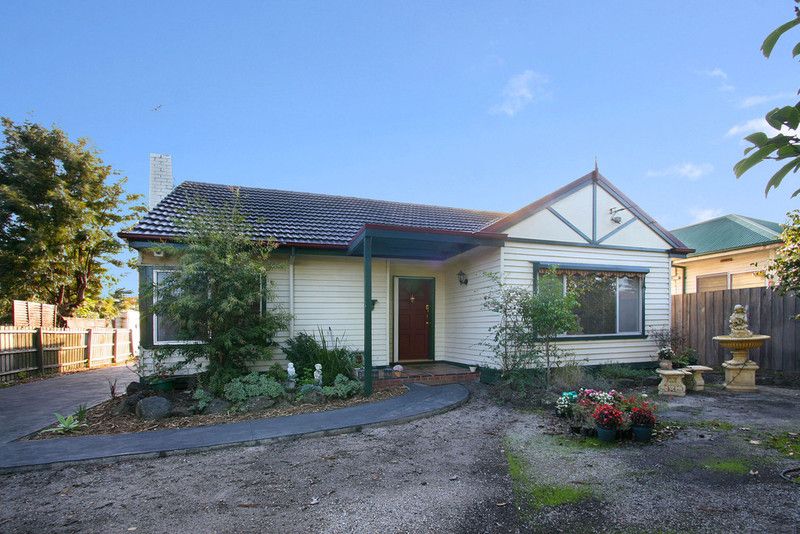 13 Parer Street, OAKLEIGH VIC 3166