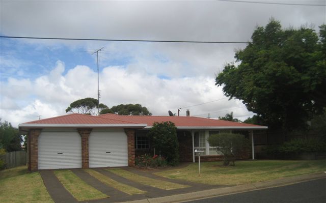 9 Melway Crescent, HARRISTOWN QLD 4350