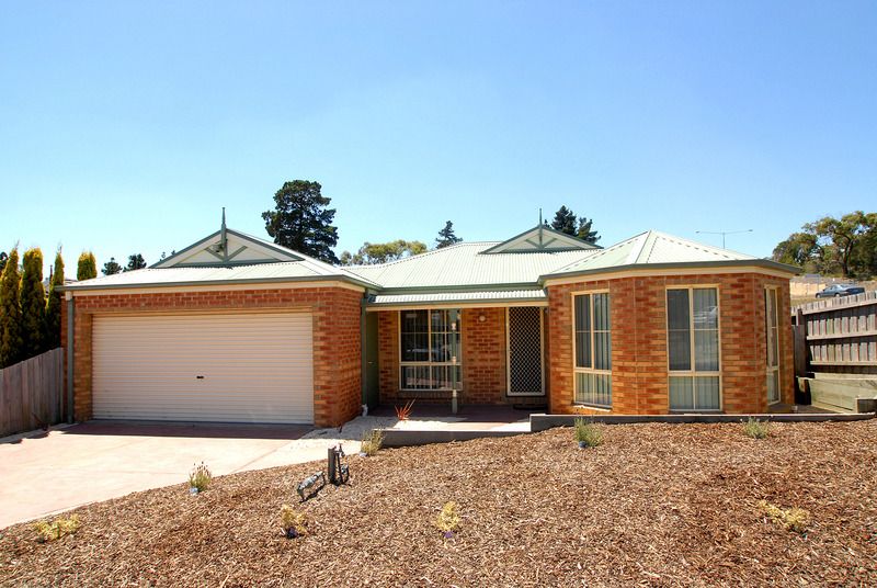 4 Raneen Drive, LANGWARRIN VIC 3910