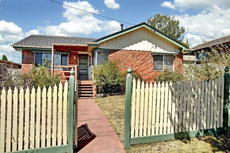 35 Glenn Crescent, BUNDOORA VIC 3083