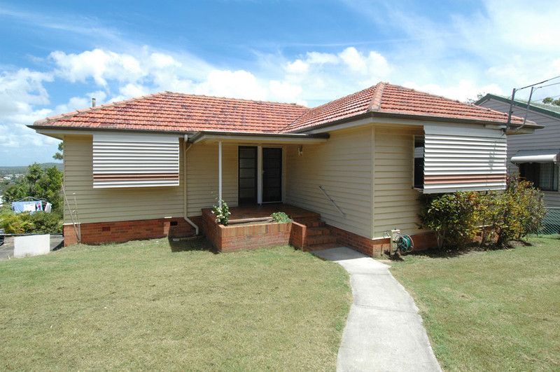 109 The Promenade, CAMP HILL QLD 4152
