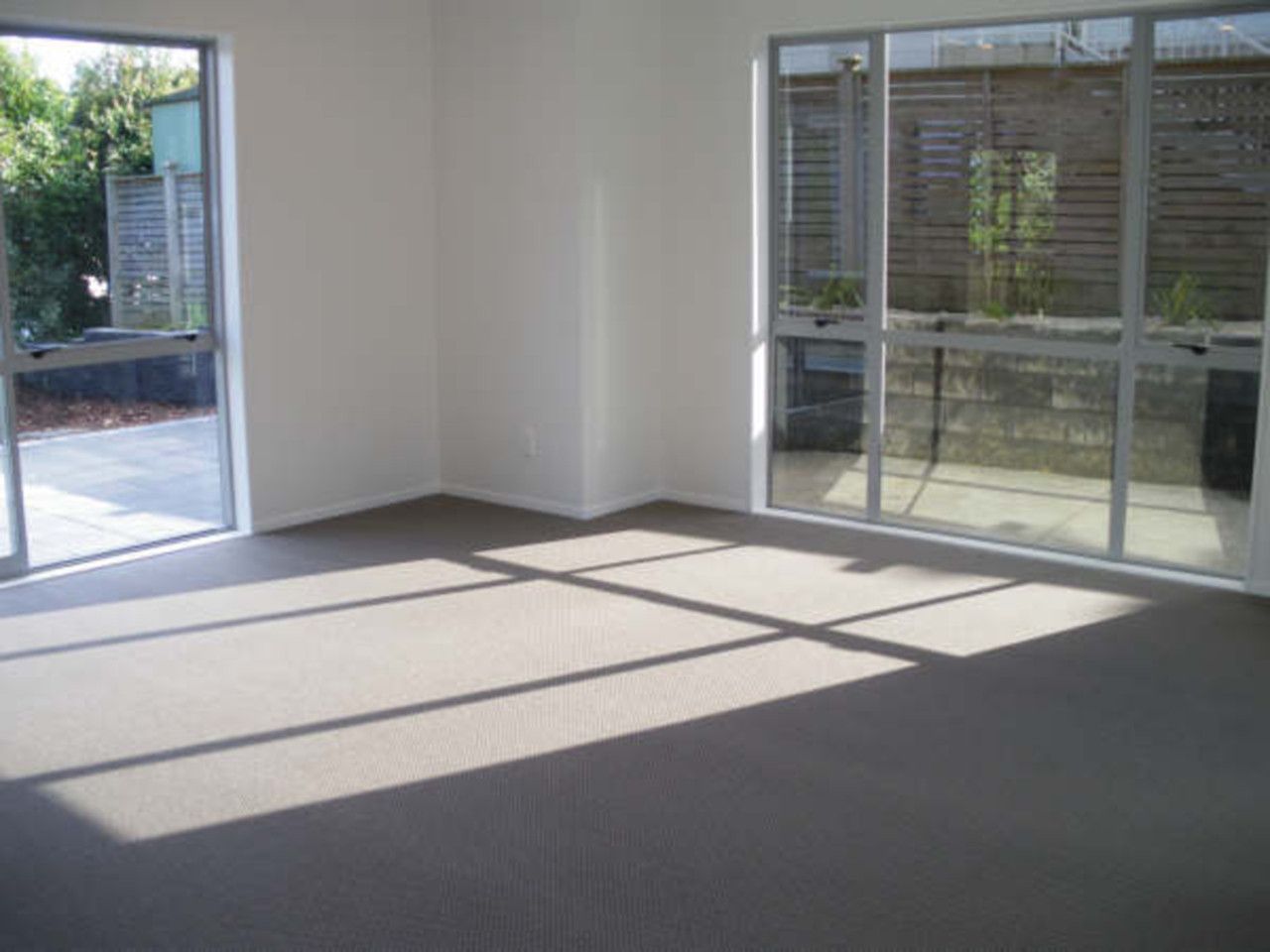 2/23 Sunset Road, Glenfield, North Shore City