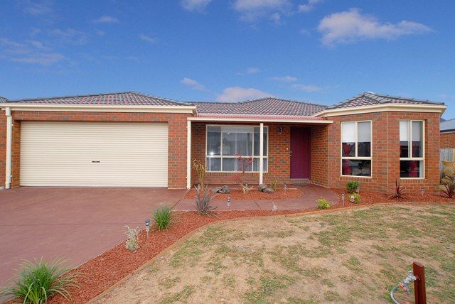 13 Mandarin Grove, WERRIBEE VIC 3030