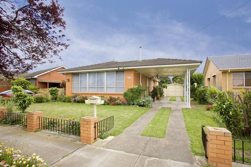 37 Fidge Crescent, BREAKWATER VIC 3219