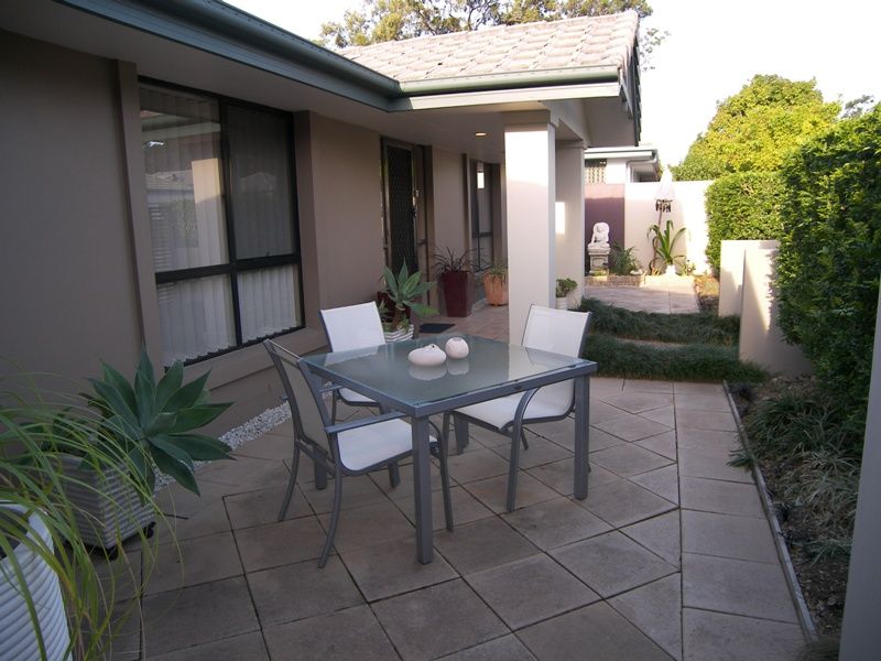 28 Seville Circuit, BURLEIGH WATERS QLD 4220