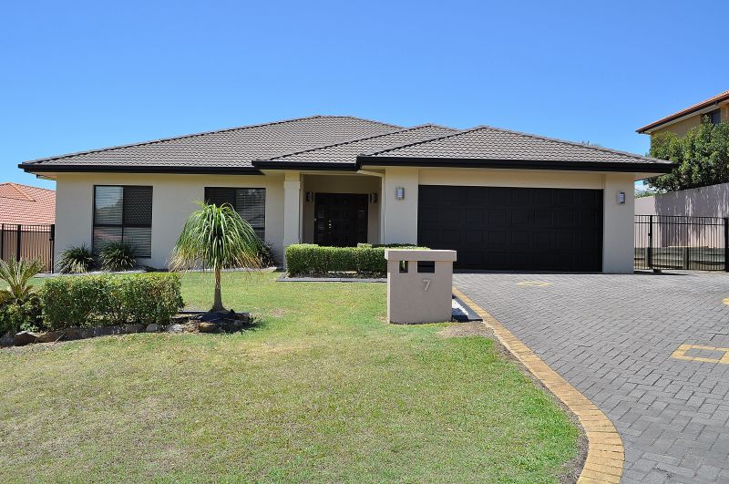 7 Parnham Court, ARUNDEL QLD 4214
