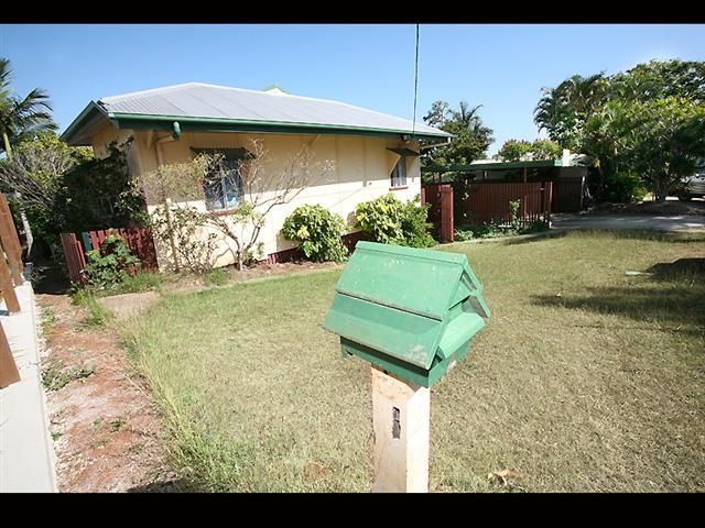 2 Hill Crescent, GLADSTONE QLD 4680