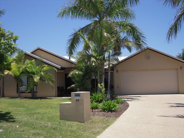 24  Botha Street, BLACKS BEACH QLD 4740