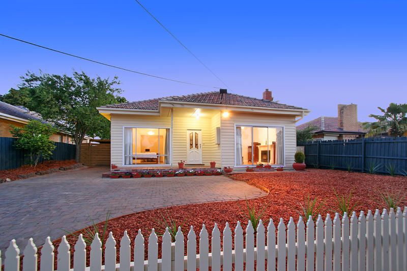 4 Moorookyle Avenue, Hughesdale VIC 3166